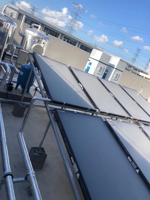 ヒート ポンプの雑種と結合される商業用5000l太陽電池パネルの給湯器システム